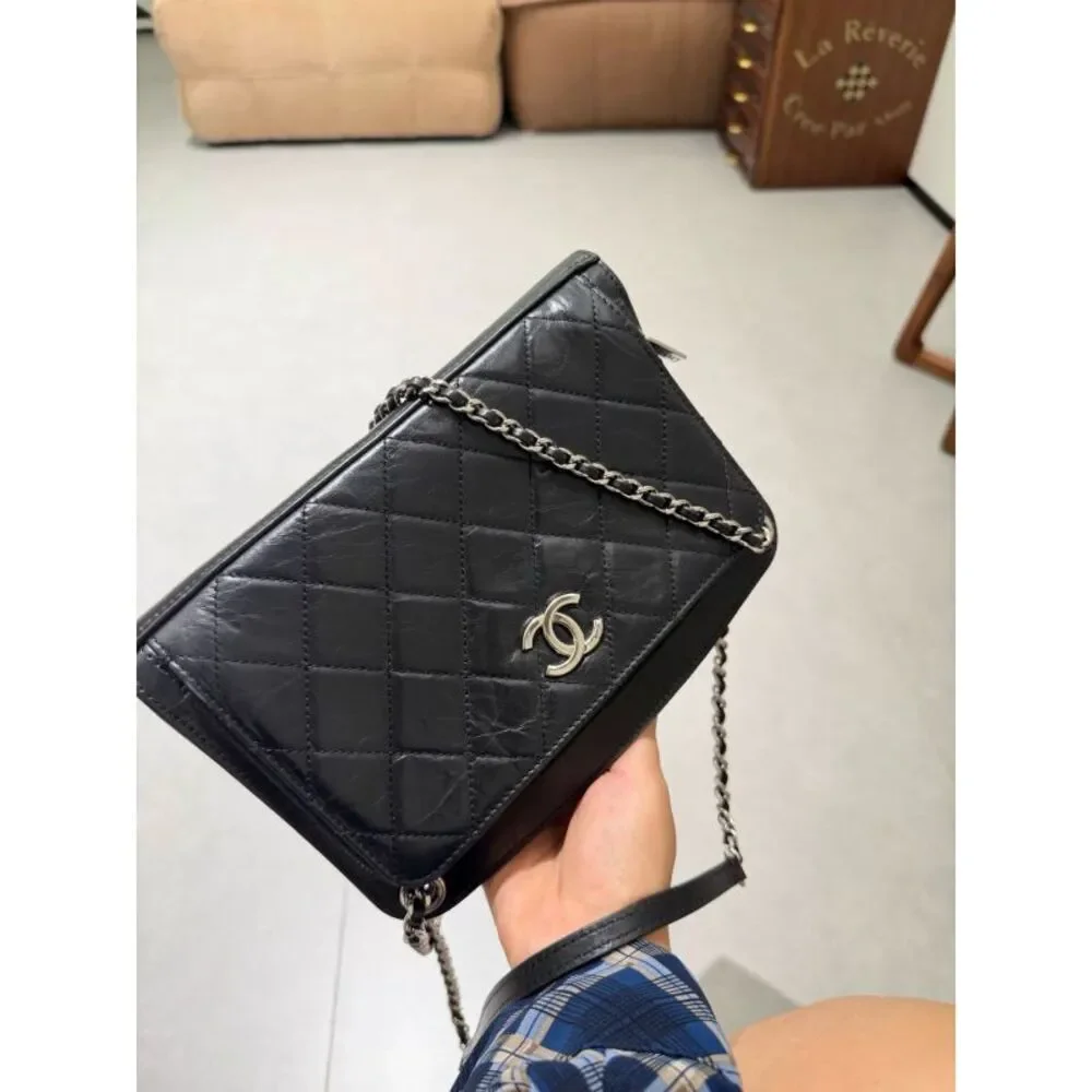CHANEL brand color